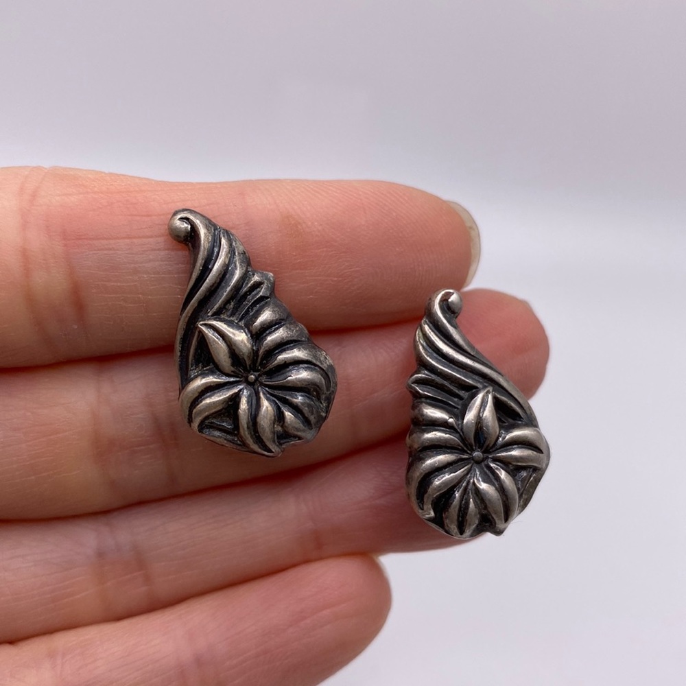 Antique Victorian Sterling Silver Floral Cornucopia Screw Back Earrings